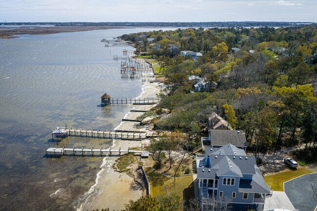 Building Photo - 219 Patane