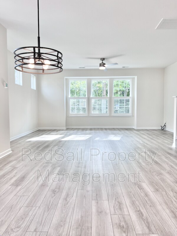 Building Photo - 551 Red Hill Rd