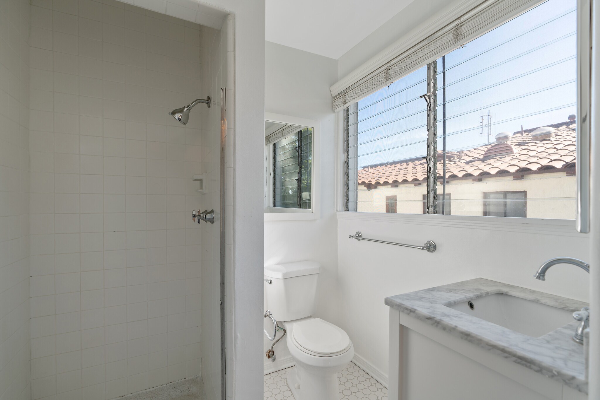 Building Photo - 1604 Pandora Ave