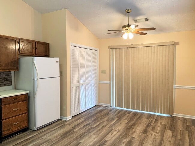 Building Photo - Nice Condo close to RAFB