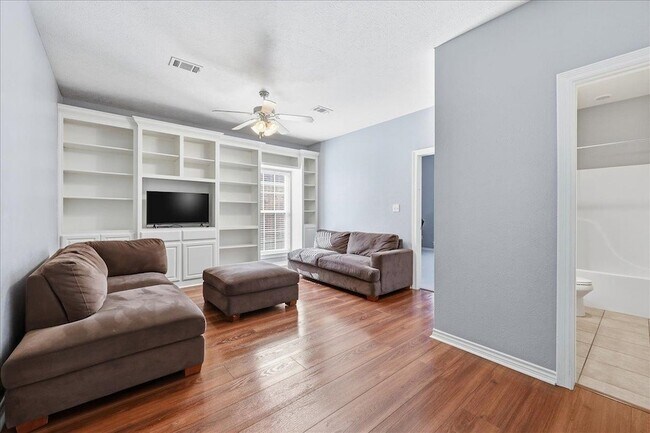 Building Photo - 2490 Amberwood Dr