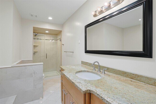 Building Photo - 300 Clausland Mountain Rd