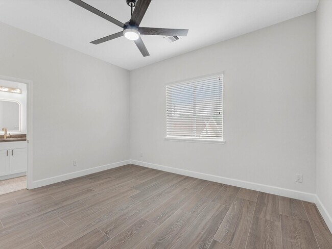 Building Photo - 603 N Milby St