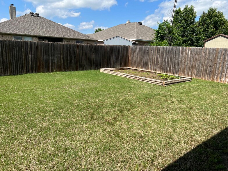 Building Photo - 440 Shirley Dr