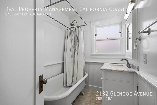 Building Photo - 2132 Glencoe Ave