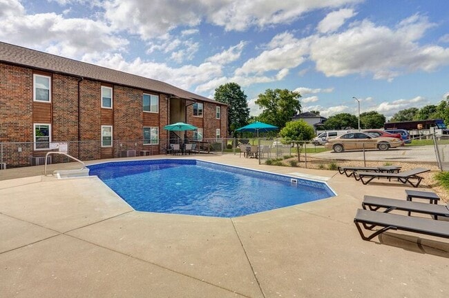 Building Photo - 3160 W Greenwood St