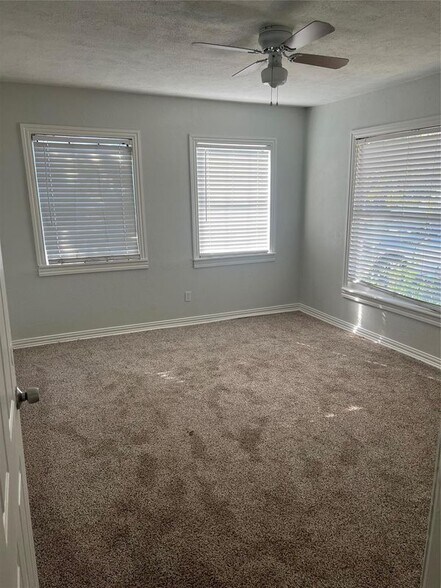 Building Photo - 4113 McCart Ave