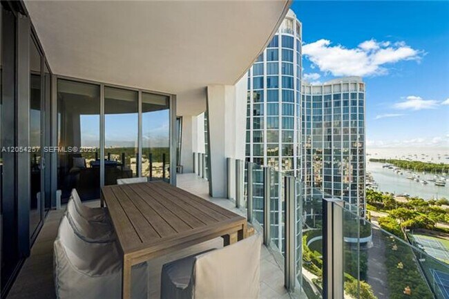 Building Photo - 2831 S Bayshore Dr