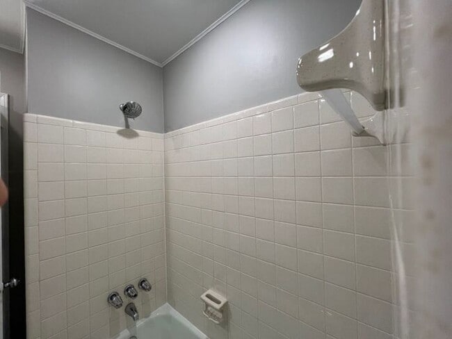 Building Photo - Wonderful 3 Bedroom Split Level Home In Sa...