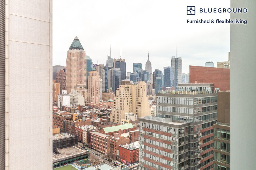 Building Photo - 550 W 54th St
