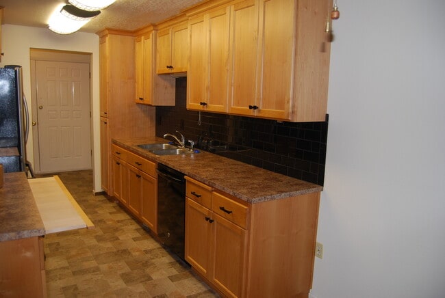 Building Photo - 3 Bedroom Home N side of Newberg