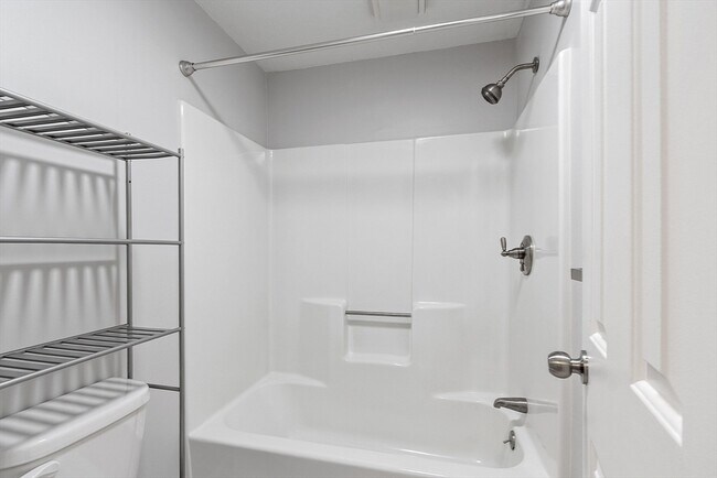Building Photo - 148 Flower Ln