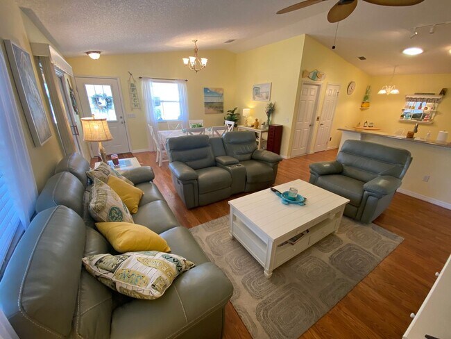 Building Photo - Location, Location, Location - ANNUAL LEASE in the Village of Belvedere