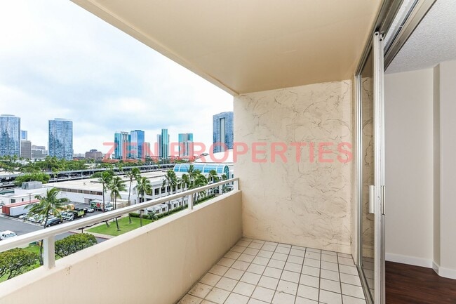 Building Photo - 2 bedroom, 2 bath & 1 parking for rent at Royal Court