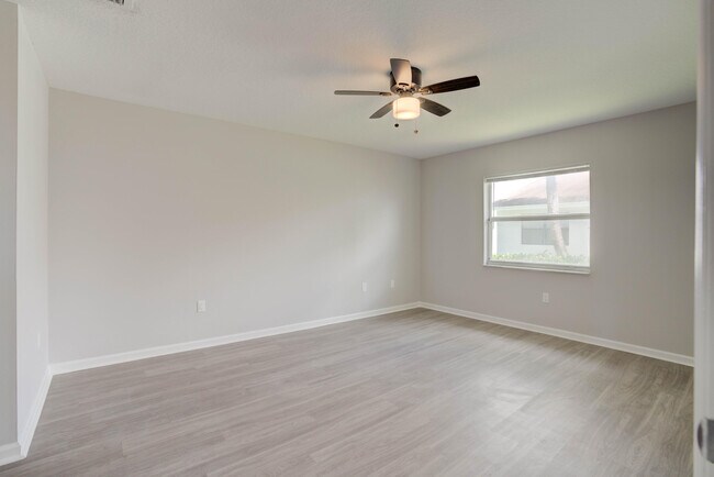 Building Photo - 9240 Roan Ln