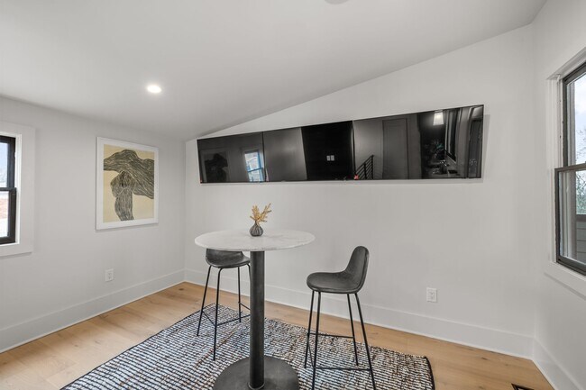 Building Photo - 601 S 9th St