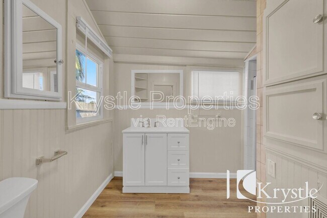 Building Photo - 1128 Marin St