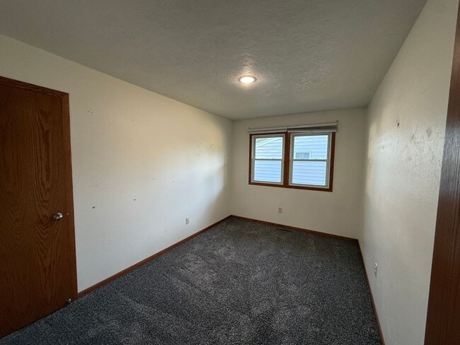 Building Photo - 1815 3rd Ave SE