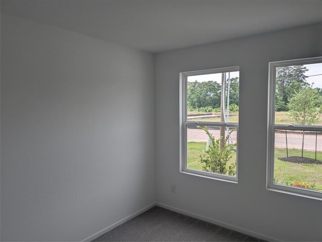 Building Photo - 25508 Roy Rogers Rd