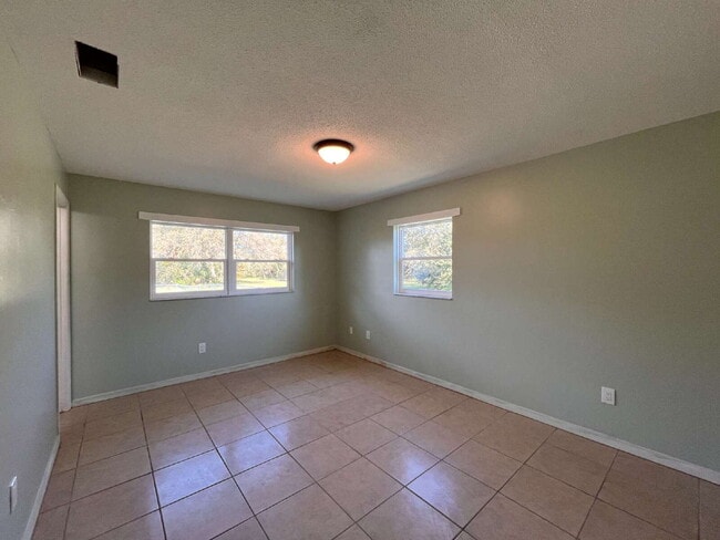 Building Photo - 2-bedroom, 2-bathroom Apartment
