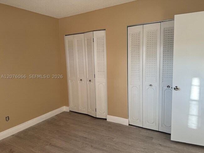Building Photo - 7797 Golf Cir Dr