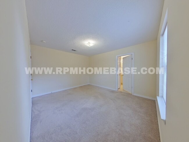 Building Photo - 338 Apple Dr