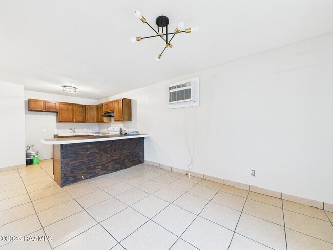 Building Photo - 508 General Mouton Ave