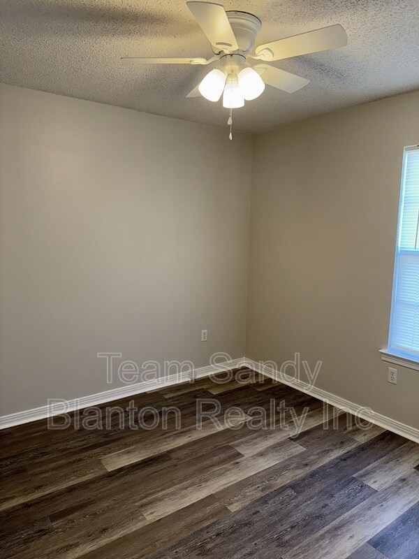 Building Photo - 7728 Bogey Ln
