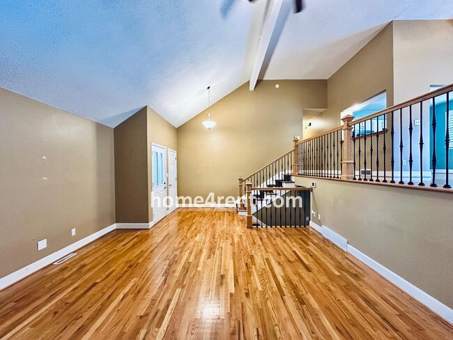 Building Photo - A Lovely Lenexa Home w/ Wood Floors Throughout, Updated Kitchen, Finished Basement and a Fenced Y...