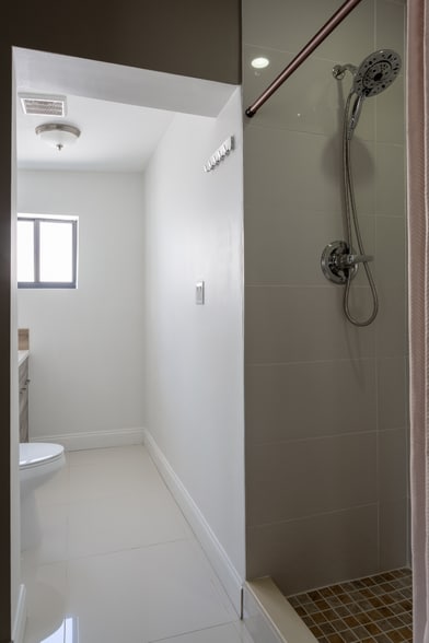 Building Photo - 140 NW 23rd Ave