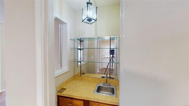 Building Photo - 710 Old Creek Rd