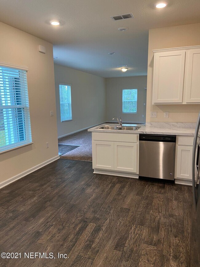 Building Photo - 211 Scotch Pebble Dr