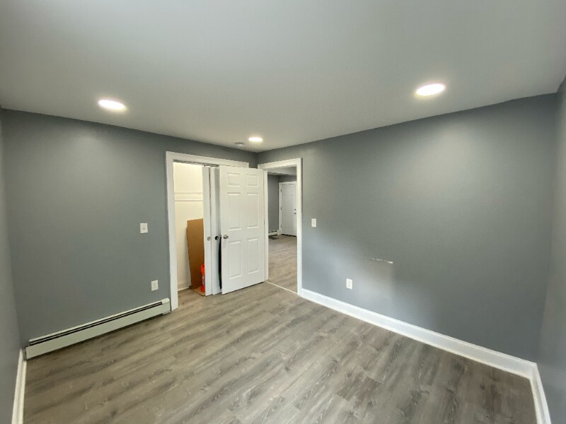 Building Photo - 301 Lilac Ln