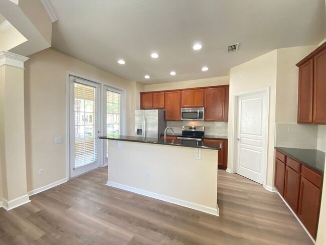 Building Photo - 12856 Salomon Cove Dr