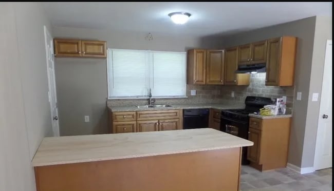 Building Photo - 116 Glenn St