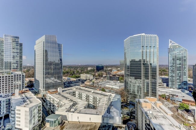 Building Photo - Gorgeous Two Bedroom Condo with Stunning V...