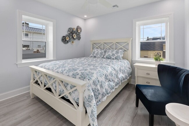 Building Photo - 204 E Primrose Rd