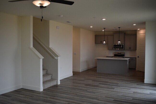 Building Photo - 682 Stephanie Dr