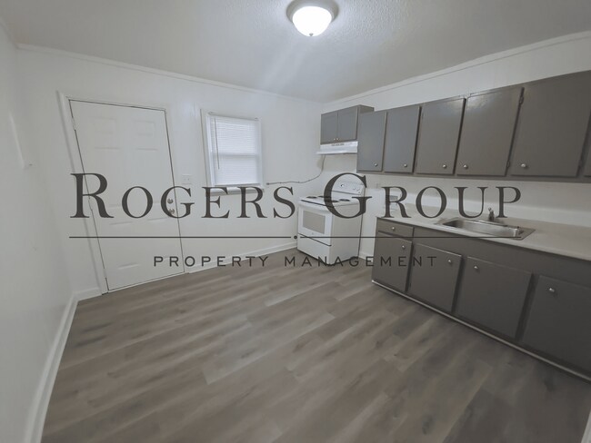 Building Photo - #450 - 412-414 Ridley St Duplex