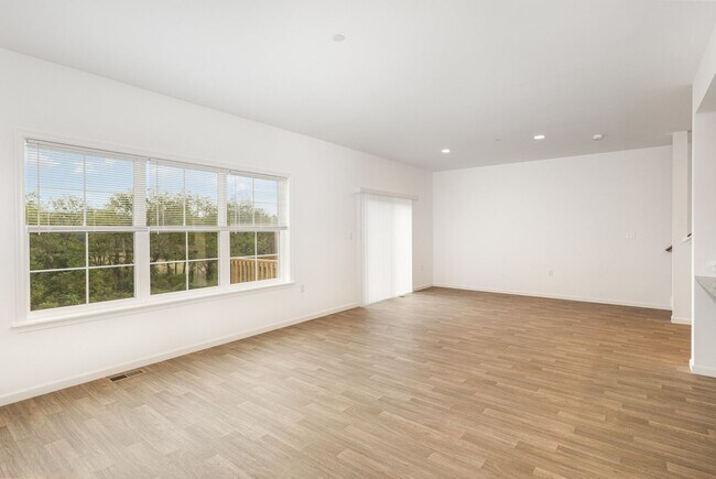 Building Photo - 7880 Briarwood Dr