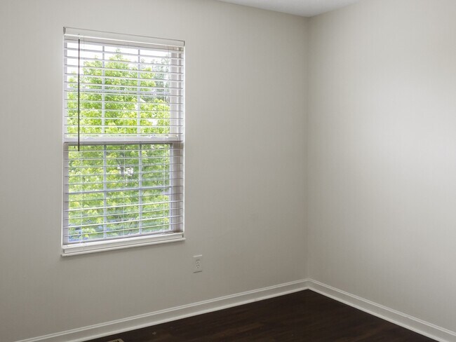 Building Photo - 556 Weeping Willow Ln
