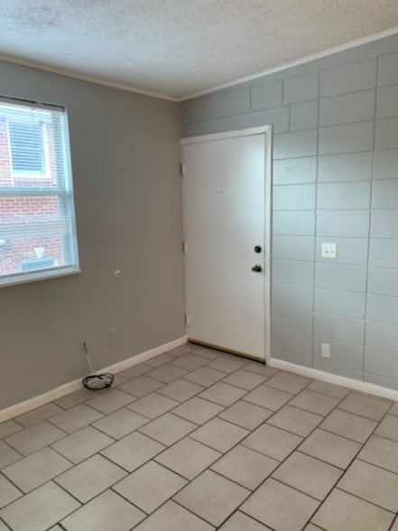 Building Photo - 774 Acosta St