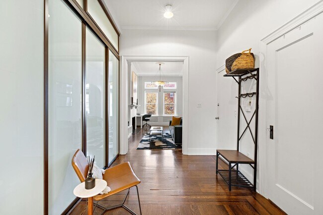 Building Photo - 937 Washington St