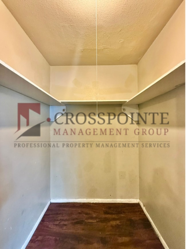 Building Photo - AVAILABLE! 1 Bed 1 Bath Apartment Near Downtown Tyler!