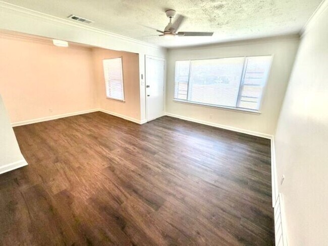 Building Photo - Newly Renovated 3BR home in East Memphis near the Botanical Gardens now available!