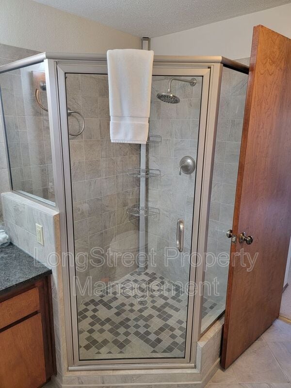 Building Photo - 2720 NW Glenwood Dr