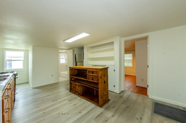 Building Photo - 210 Seymour Ave