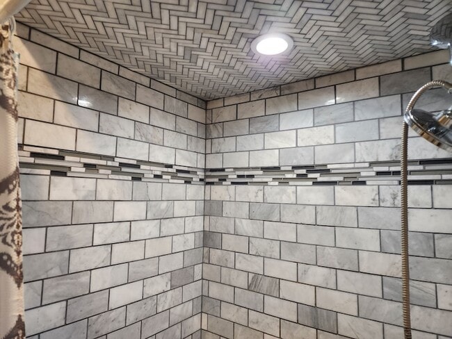 Building Photo - 1215 Trotwood Ave