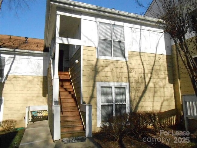 Building Photo - 763 Southwest Dr
