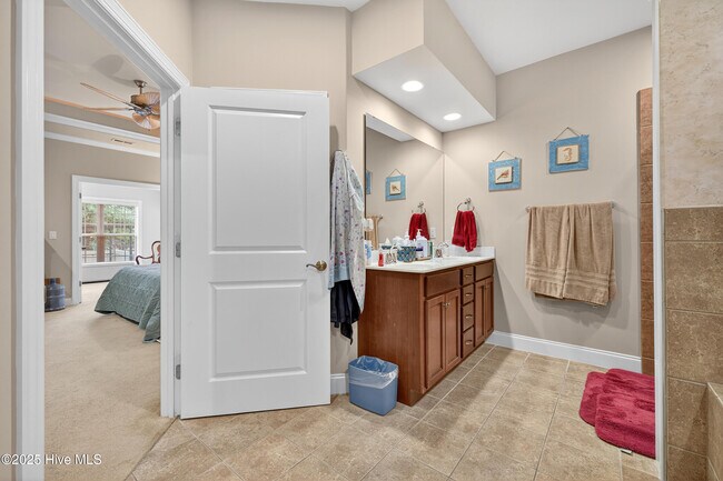 Building Photo - 3253 Gardenwood Dr